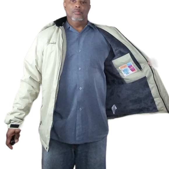 Outdoor Jacket - Picture 3 of 7